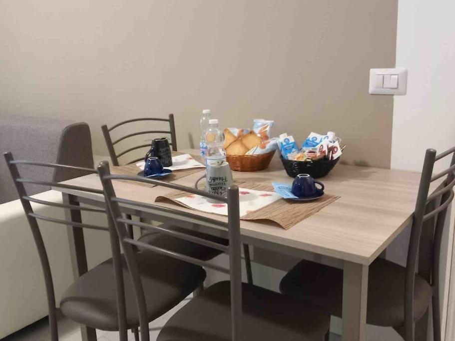 La Casa Di Marta Appartement Corsico Buitenkant foto